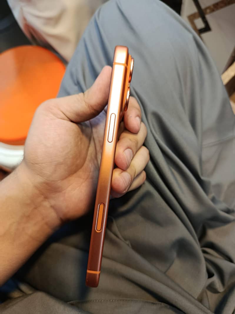 Apple iPhone 17 Pro Max 4