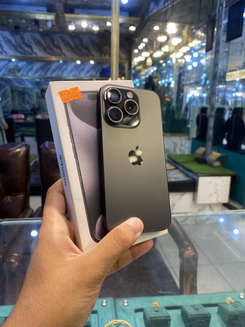 Apple iPhone 15 Pro 0
