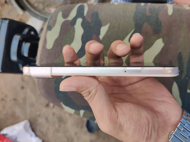 Google Pixel 8 4