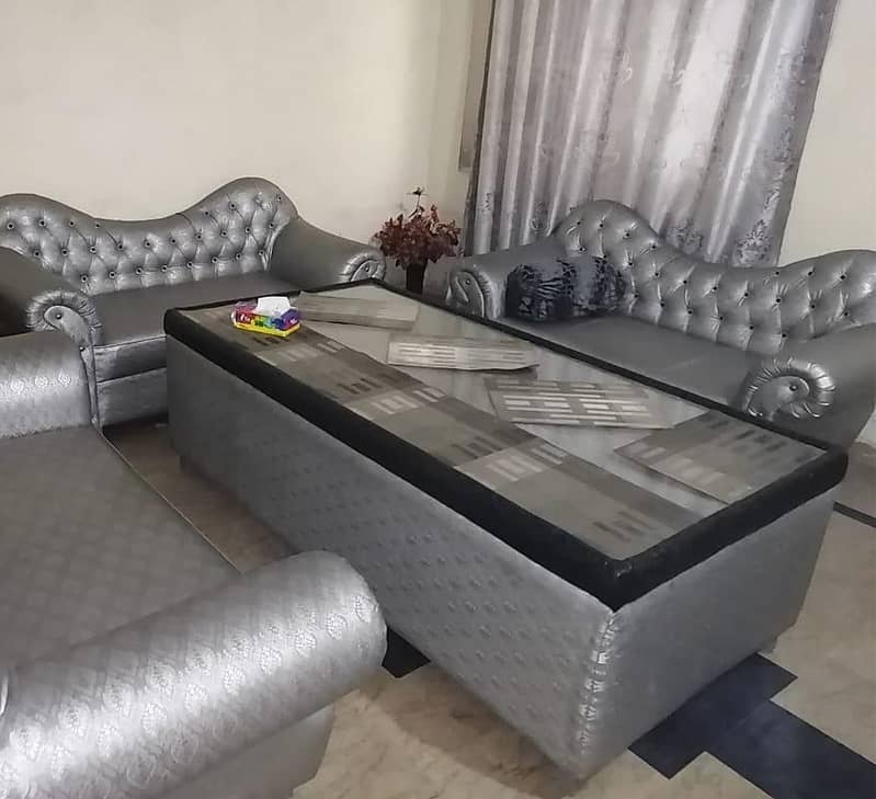 4 sofa ( 2 seater) + 1 big table 0