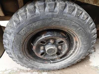 pickup tyre good condishan heavy duty tiyre contact num 03235192213