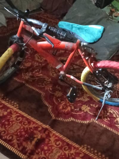 BICYCLE FOR 5 - 6 AGE KID