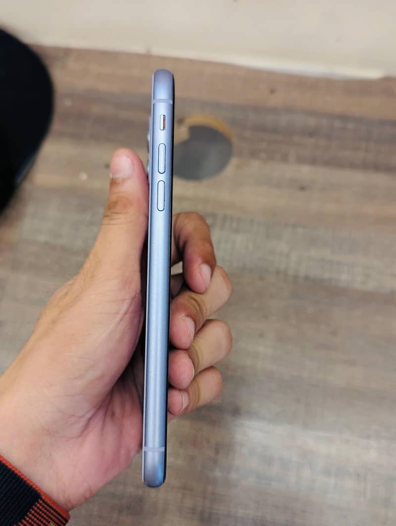 Apple iPhone 11 3