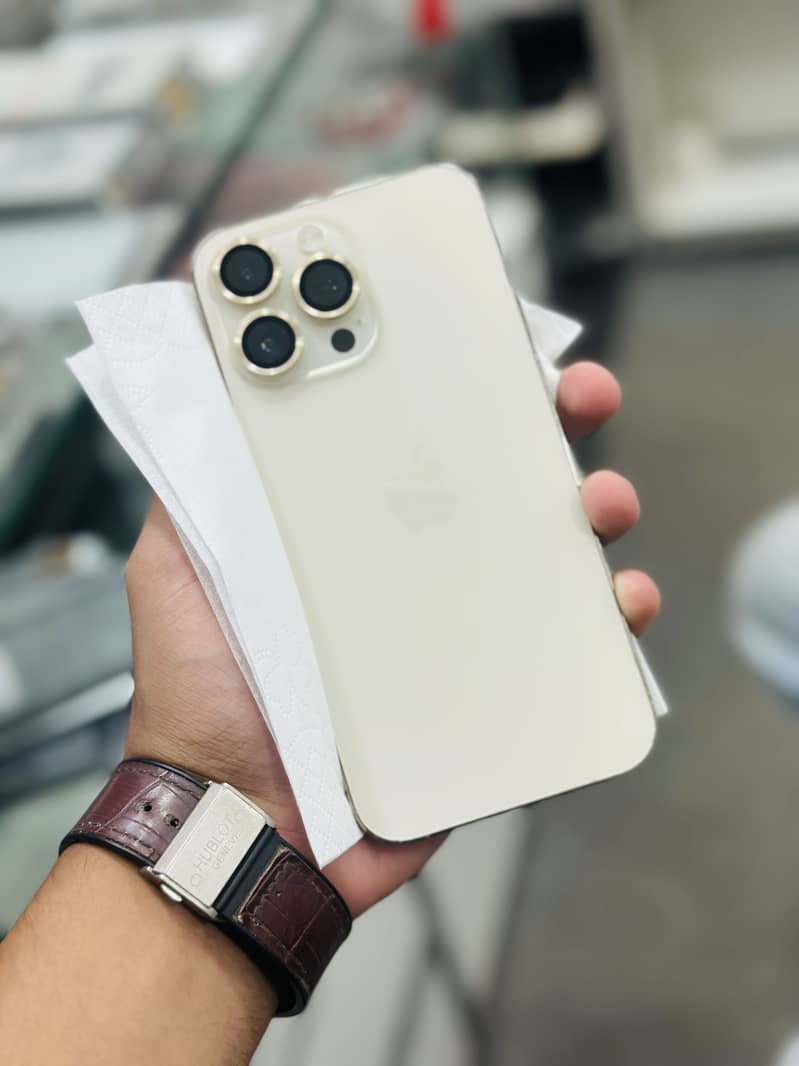 Apple iPhone 14 Pro Max 0