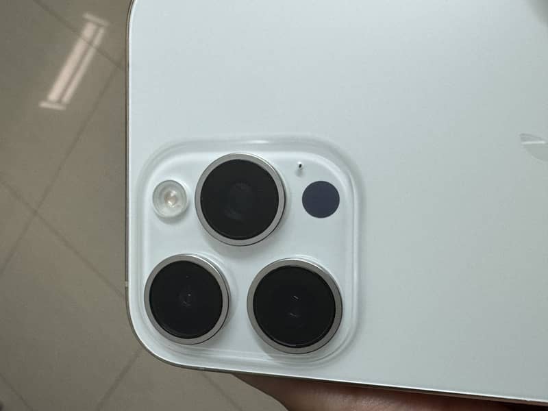 Apple iPhone 15 Pro Max 9