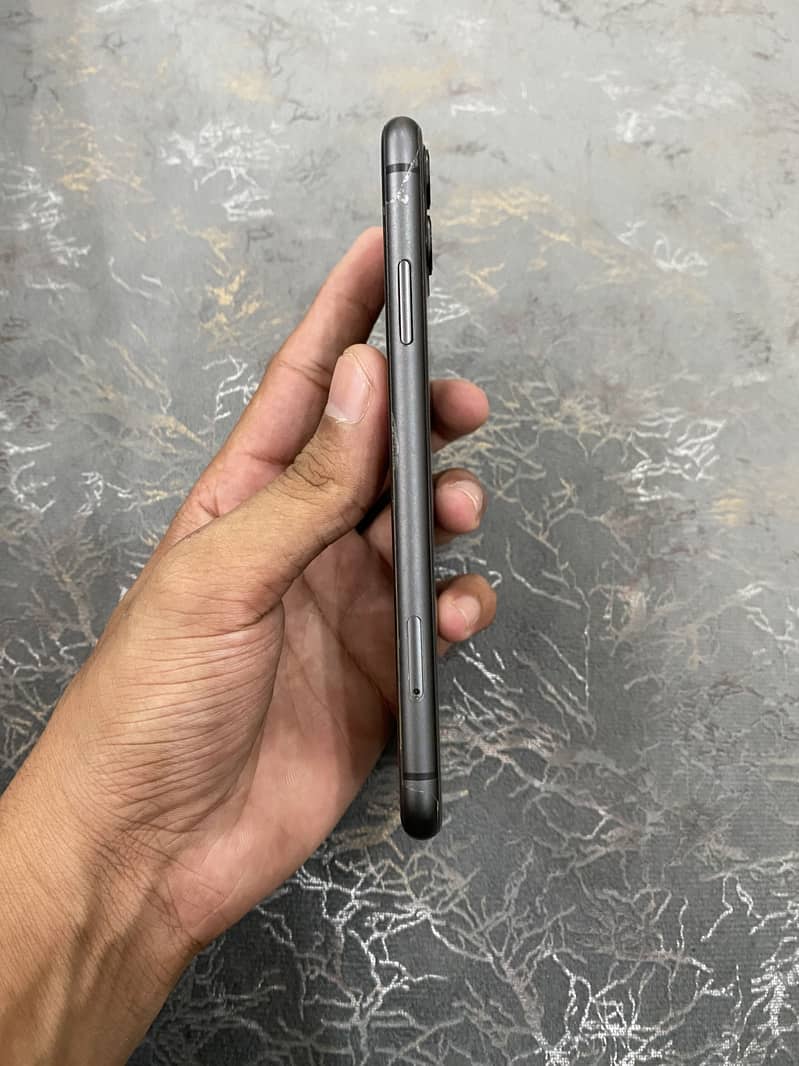 Apple iPhone 11 3