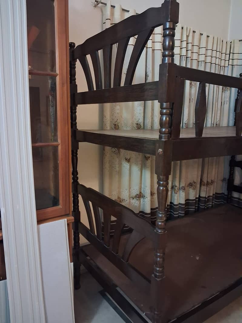 Bunk bed with side Table 1