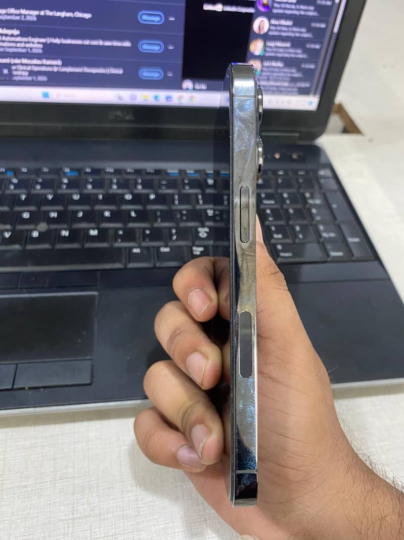Apple iPhone 13 Pro 4