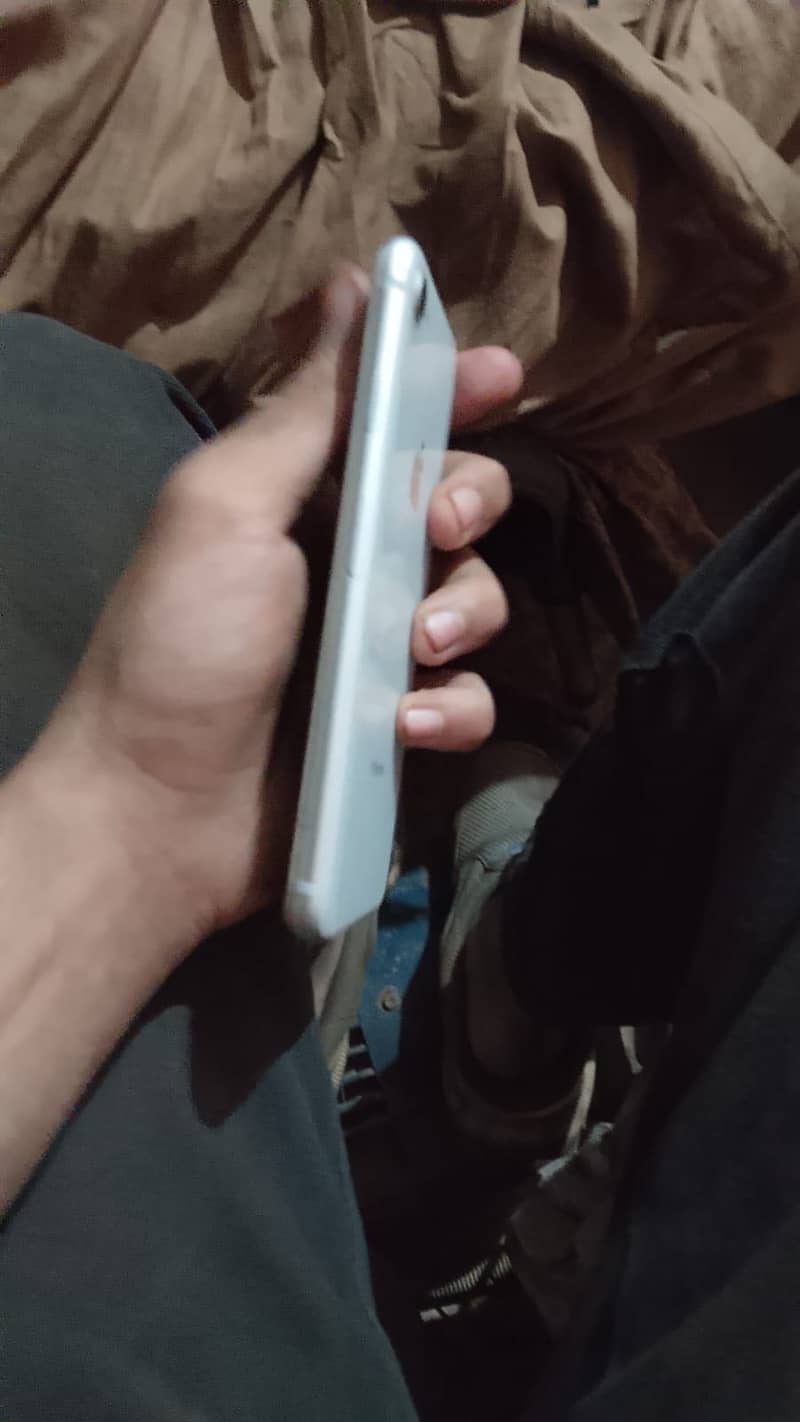 Apple iPhone 8 1