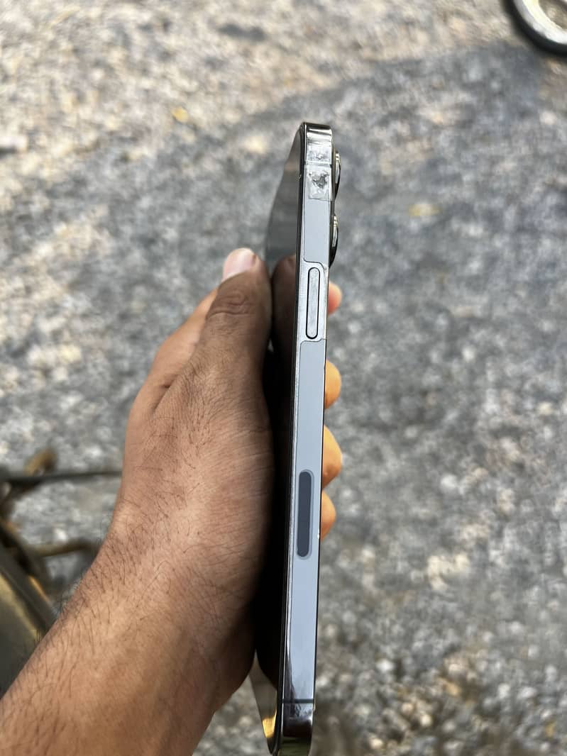 Apple iPhone 13 Pro Max 4