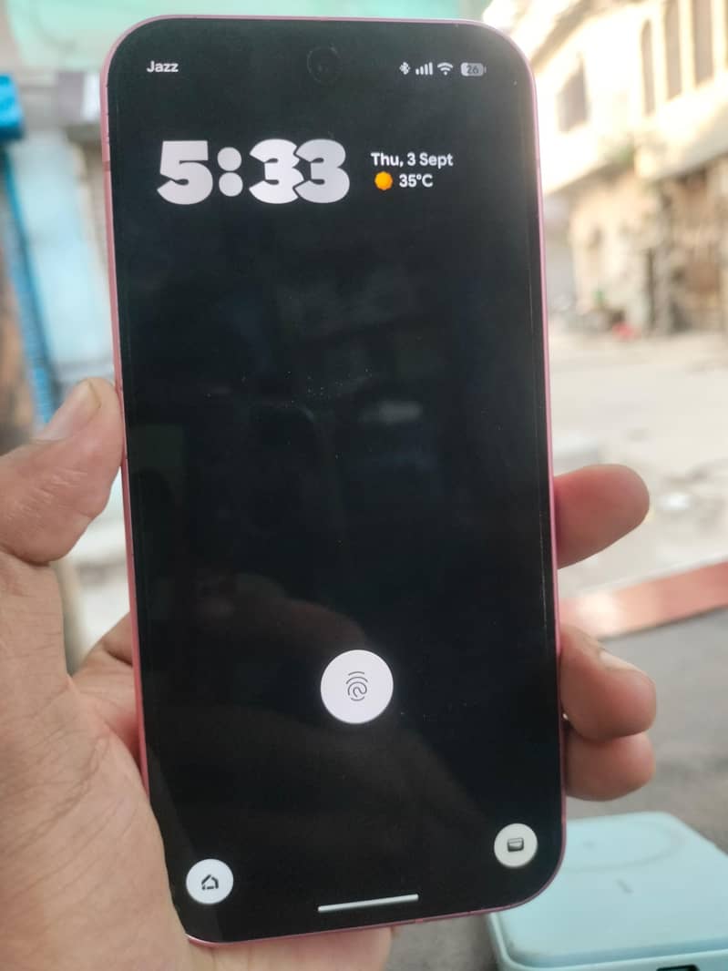 Google Pixel 9 5