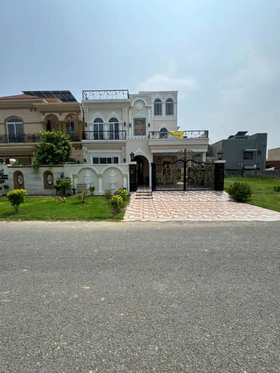 10 Marla Brand New Dream House With Basement Near To Park Near To Commercial Area Available For Sale