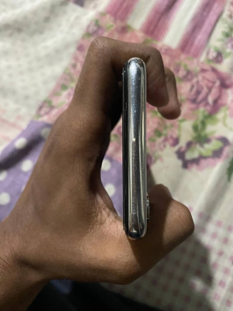 Apple iPhone X 3