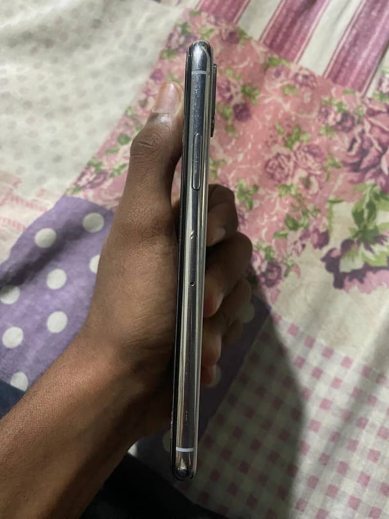 Apple iPhone X 4