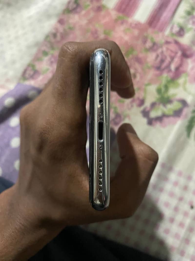 Apple iPhone X 5