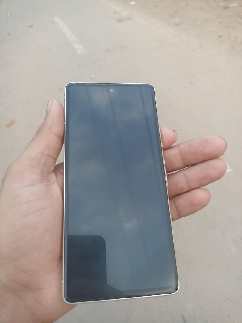Google Pixel 7. 4