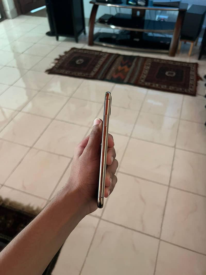 Apple iPhone 11 Pro Max 2