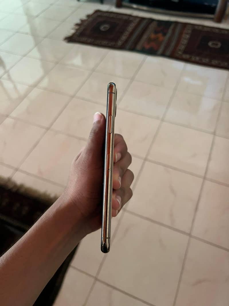 Apple iPhone 11 Pro Max 4