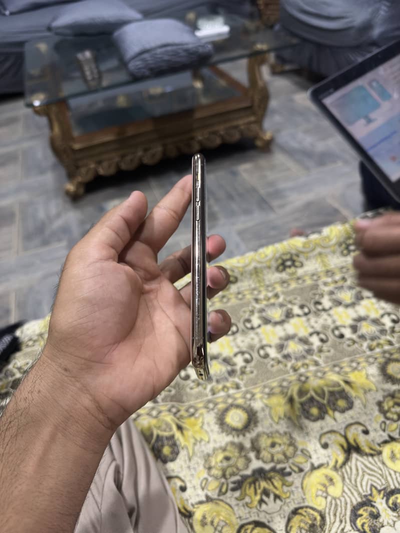 Apple iPhone 11 Pro 3