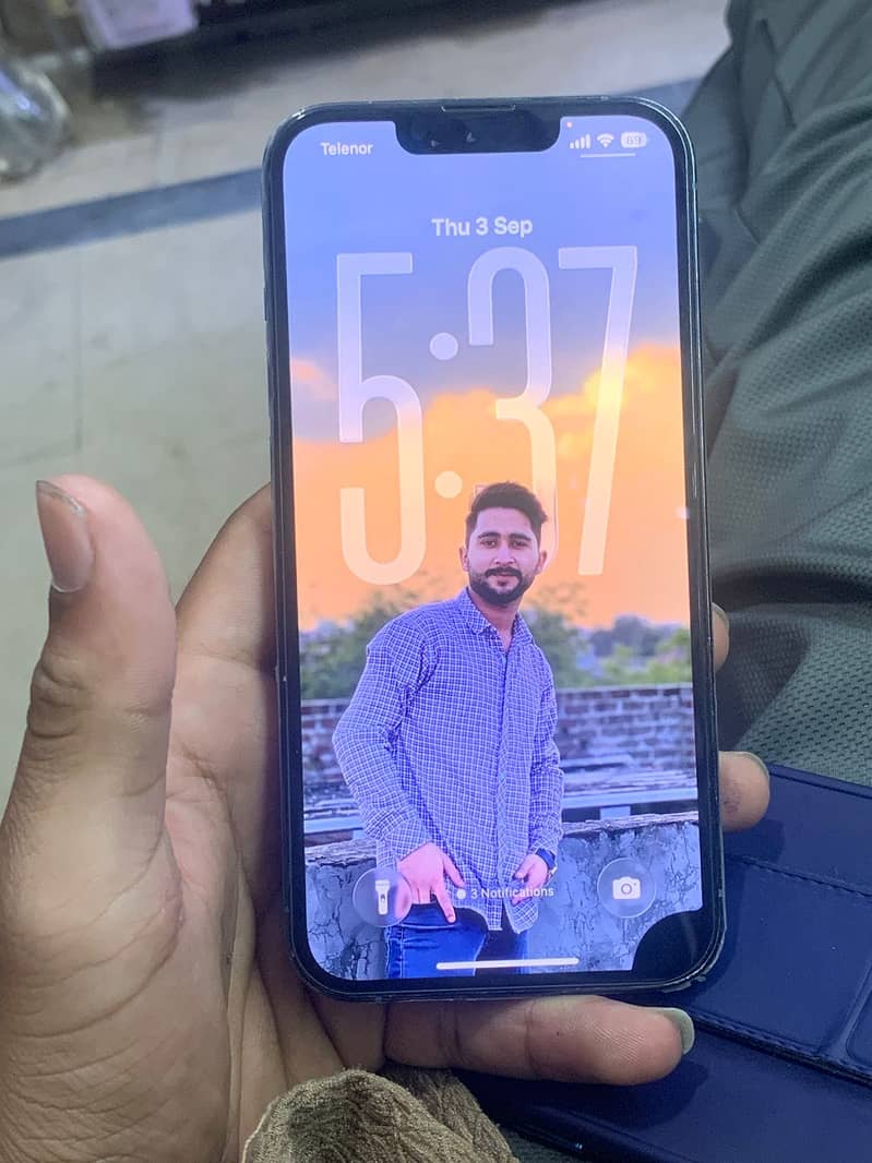 Apple iPhone 13 Pro 1