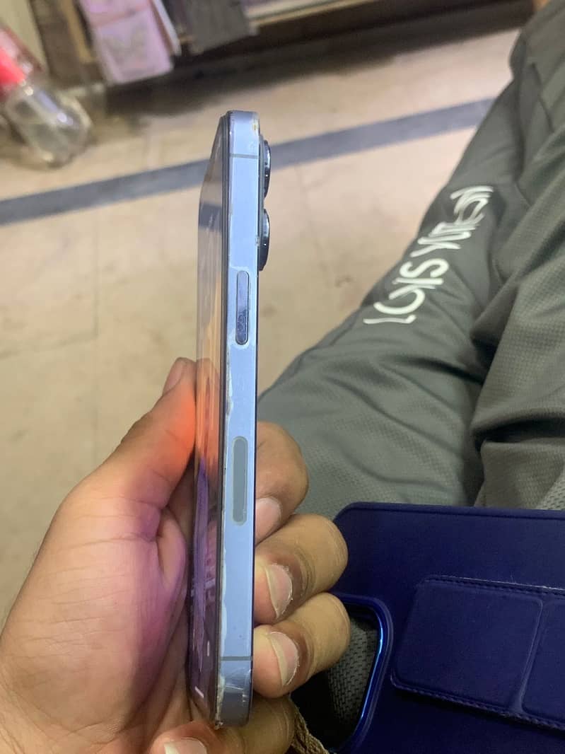 Apple iPhone 13 Pro 4