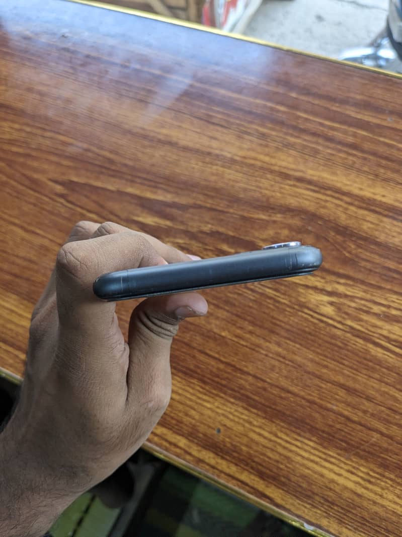 Apple iPhone 11 0