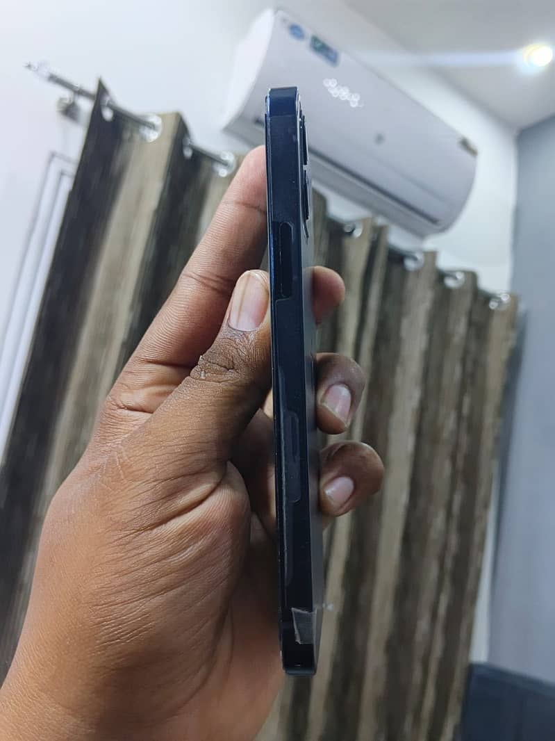 Apple iPhone 12 1