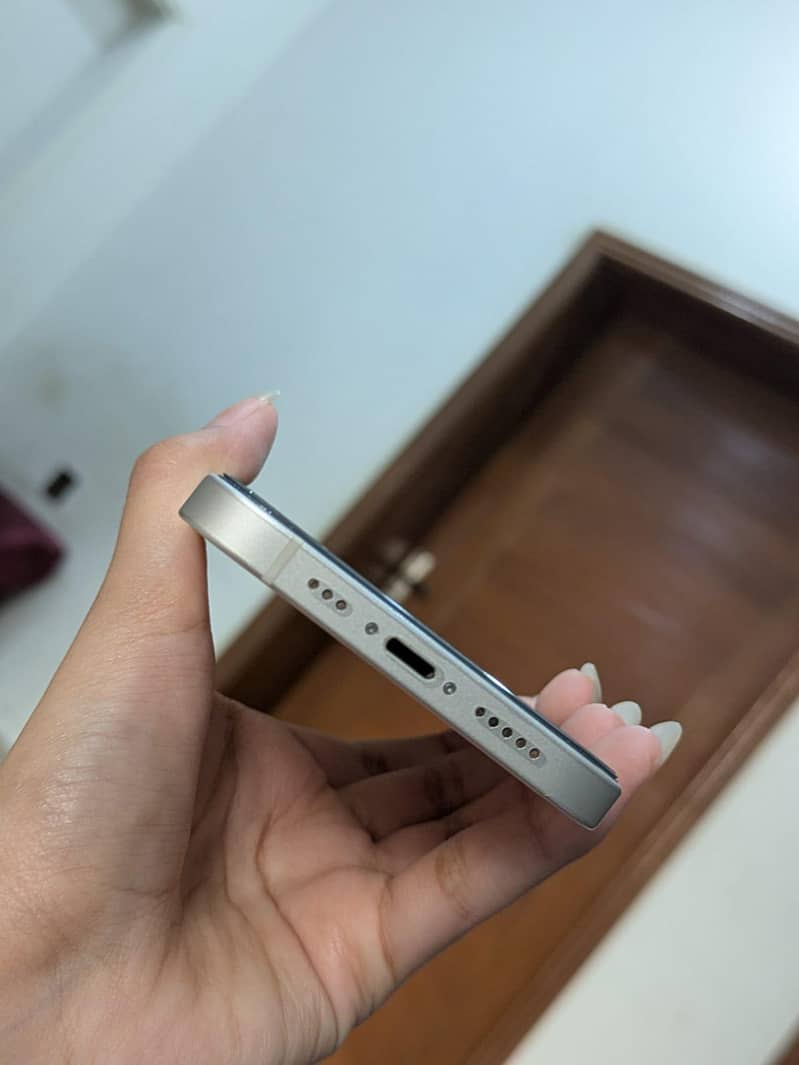 Apple iPhone 12 4