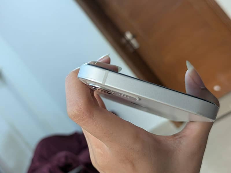 Apple iPhone 12 6