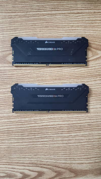 Corsair 32[16x2]gb DDR4 RAM