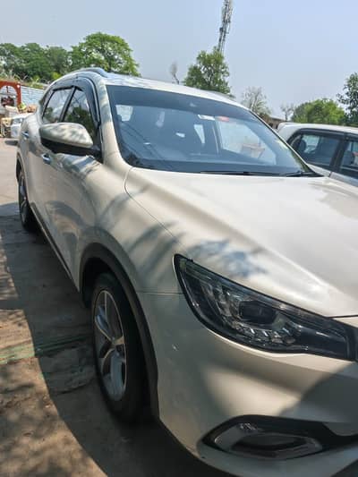 MG HS 2020