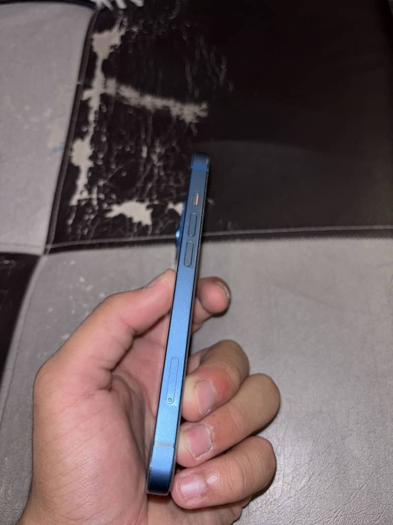 Apple iPhone 13 2
