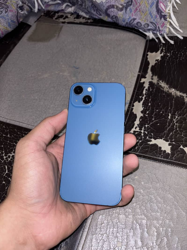 Apple iPhone 13 4