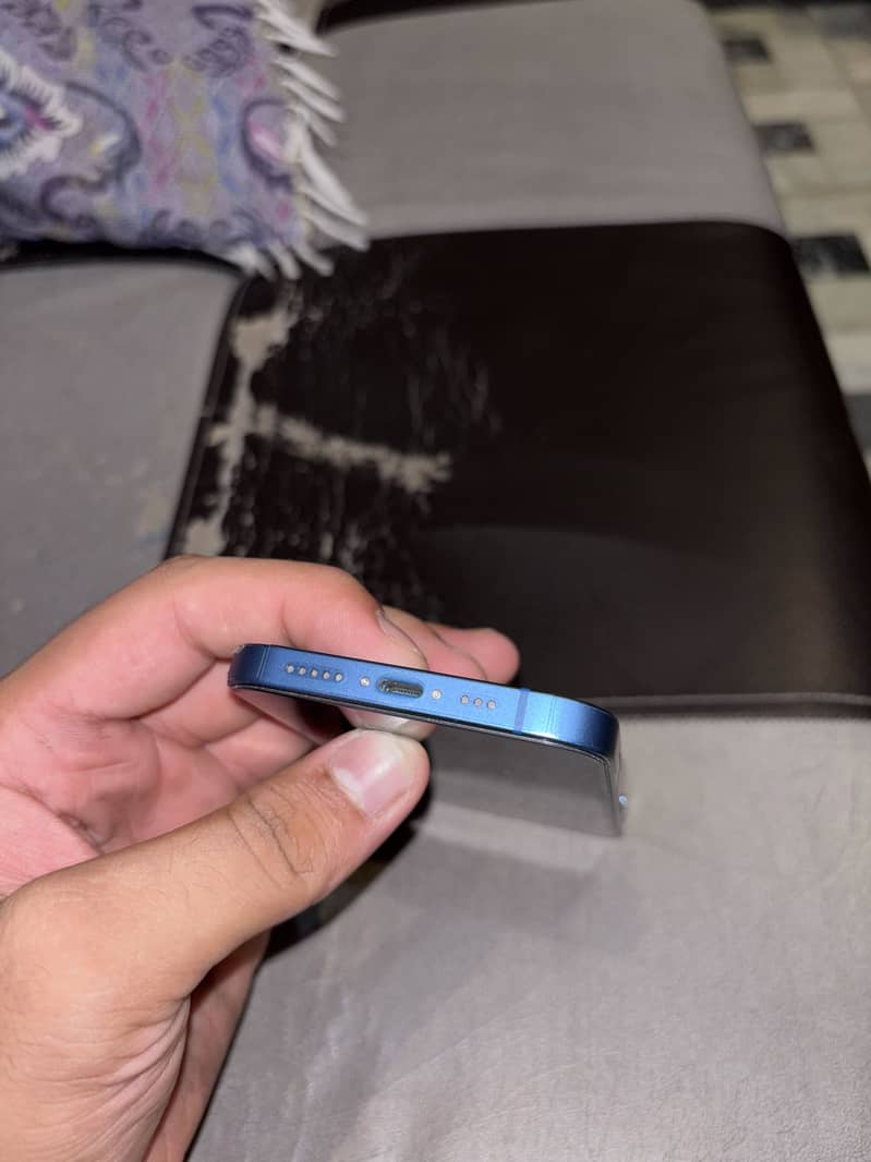 Apple iPhone 13 5