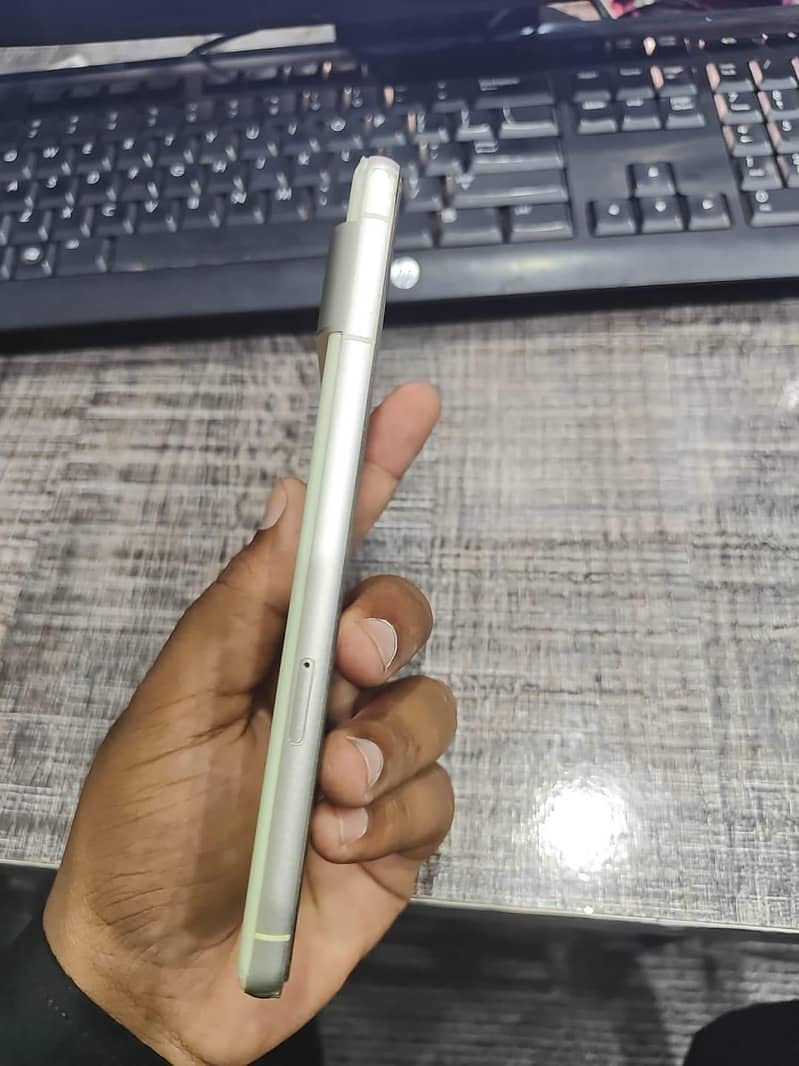 Google Pixel 7 4