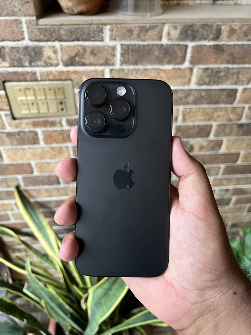 Apple iPhone 16 Pro 0