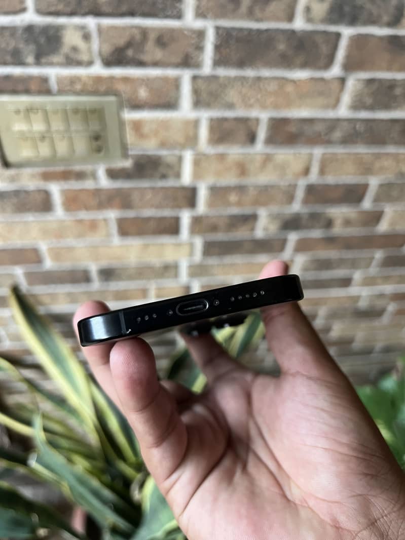 Apple iPhone 16 Pro 4