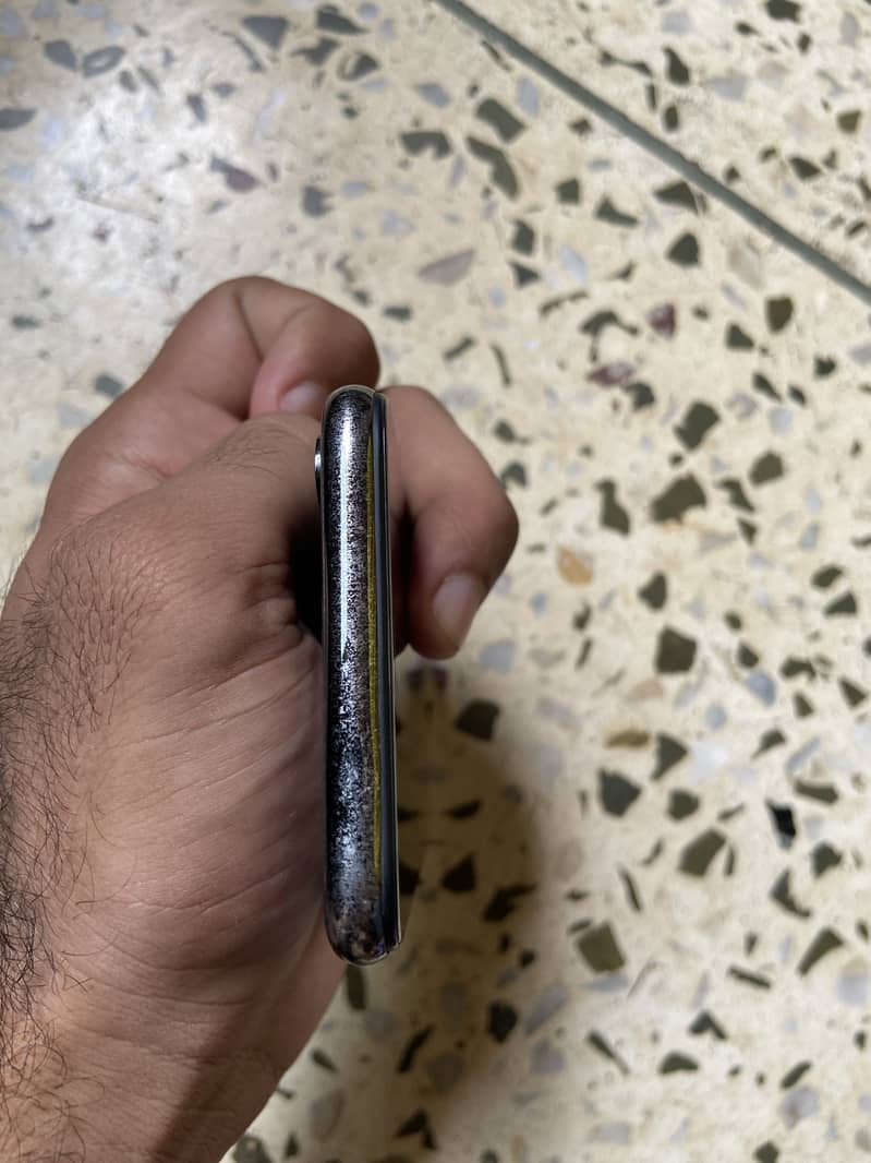 Apple iPhone X 5