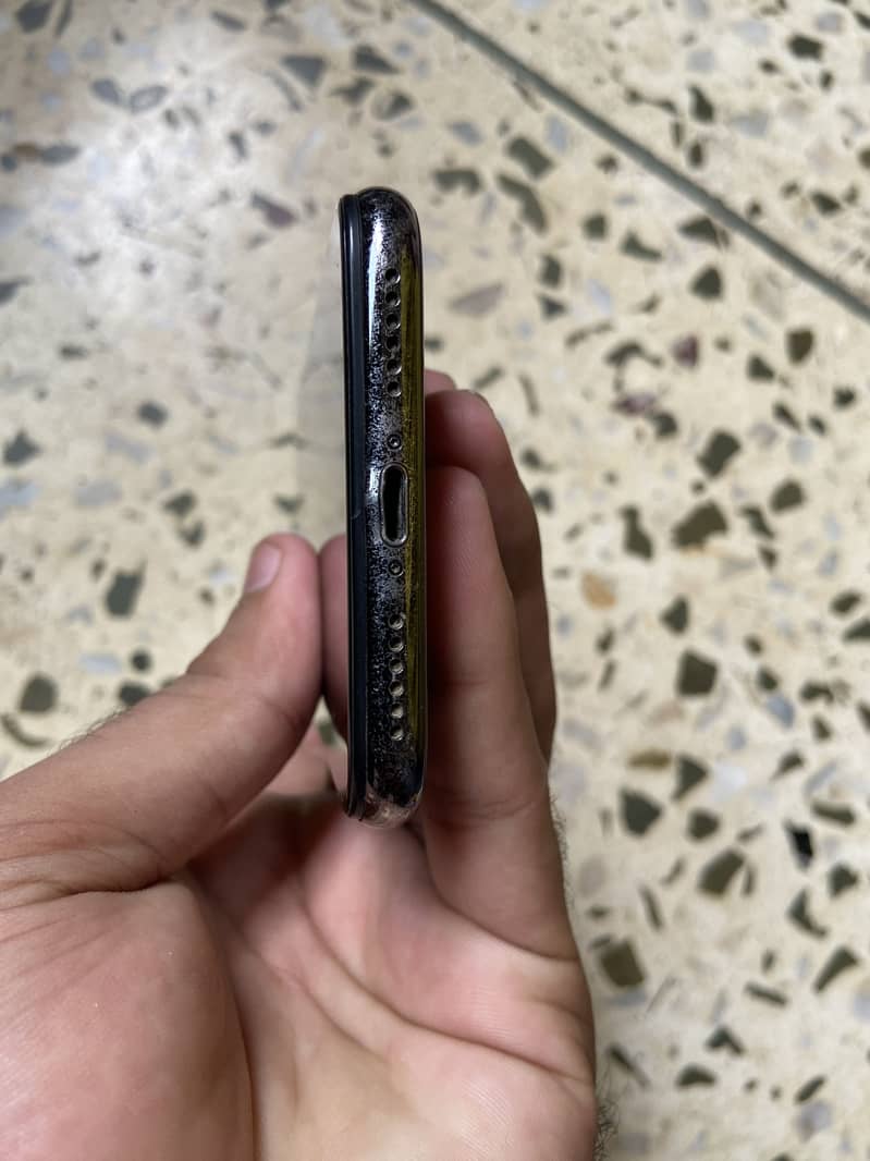 Apple iPhone X 6