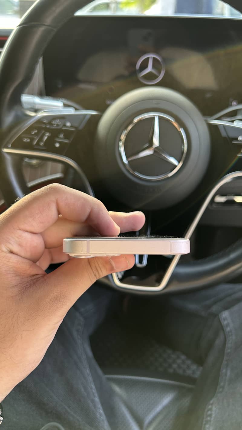 Apple iPhone 13 2