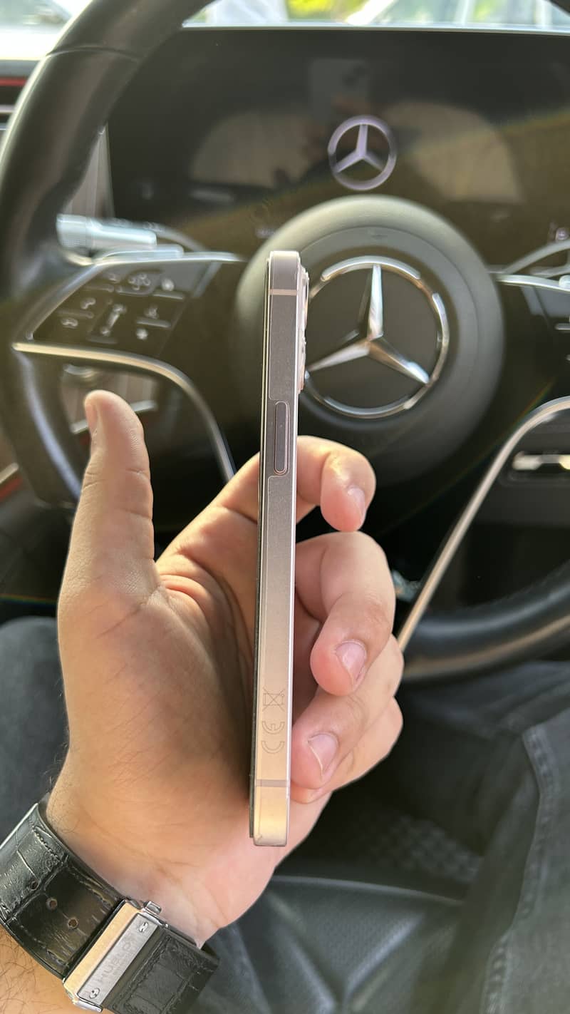 Apple iPhone 13 4