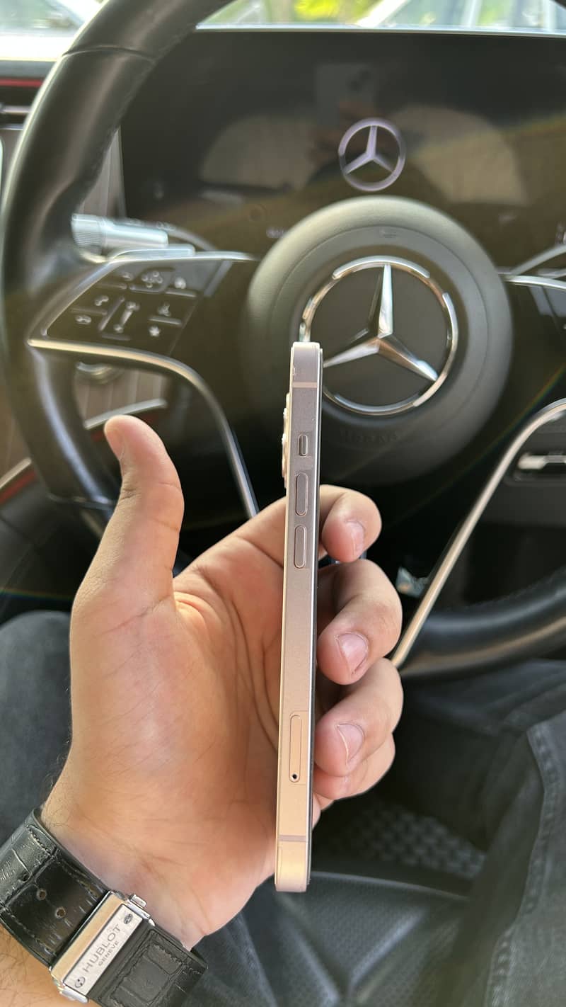 Apple iPhone 13 5