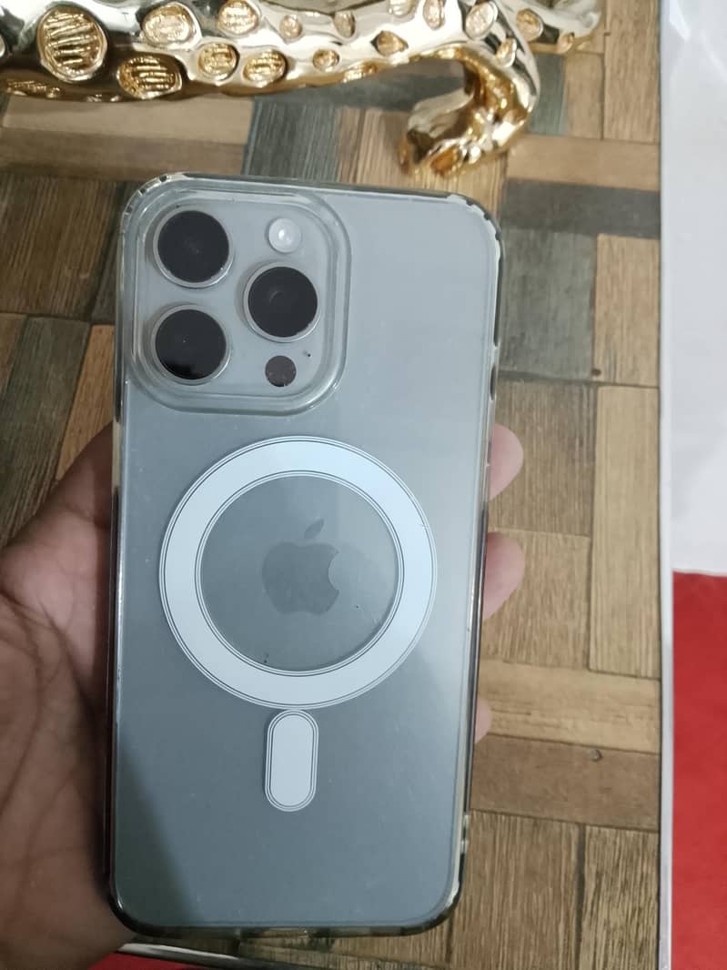 Apple iPhone 15 Pro Max 1