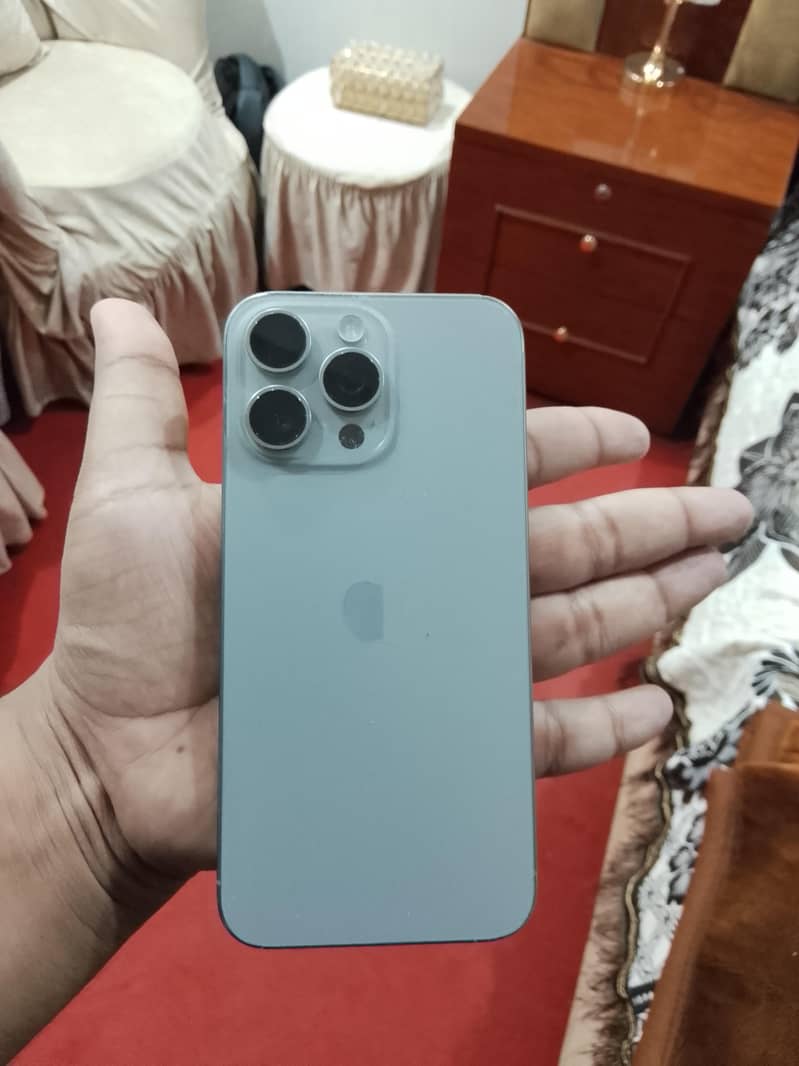 Apple iPhone 15 Pro Max 2