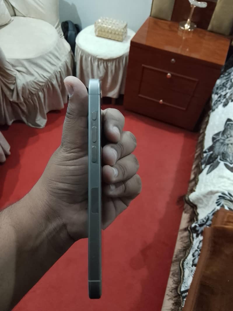 Apple iPhone 15 Pro Max 4