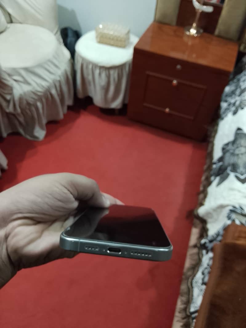 Apple iPhone 15 Pro Max 6