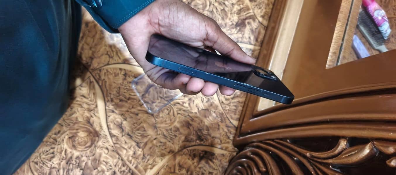 Apple iPhone 13 4