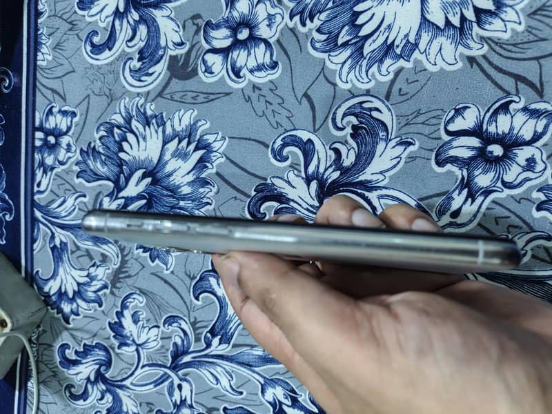 Apple iPhone 11 Pro 1