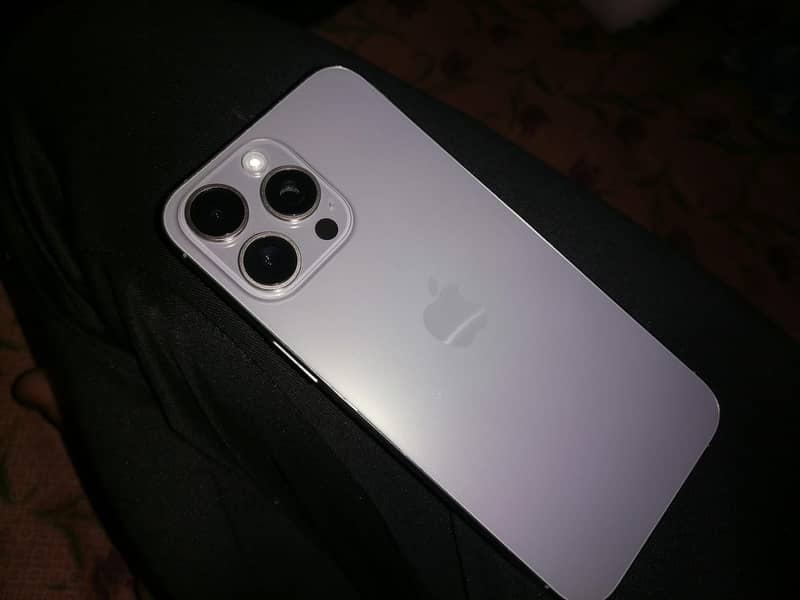 Apple iPhone 15 Pro Max 0