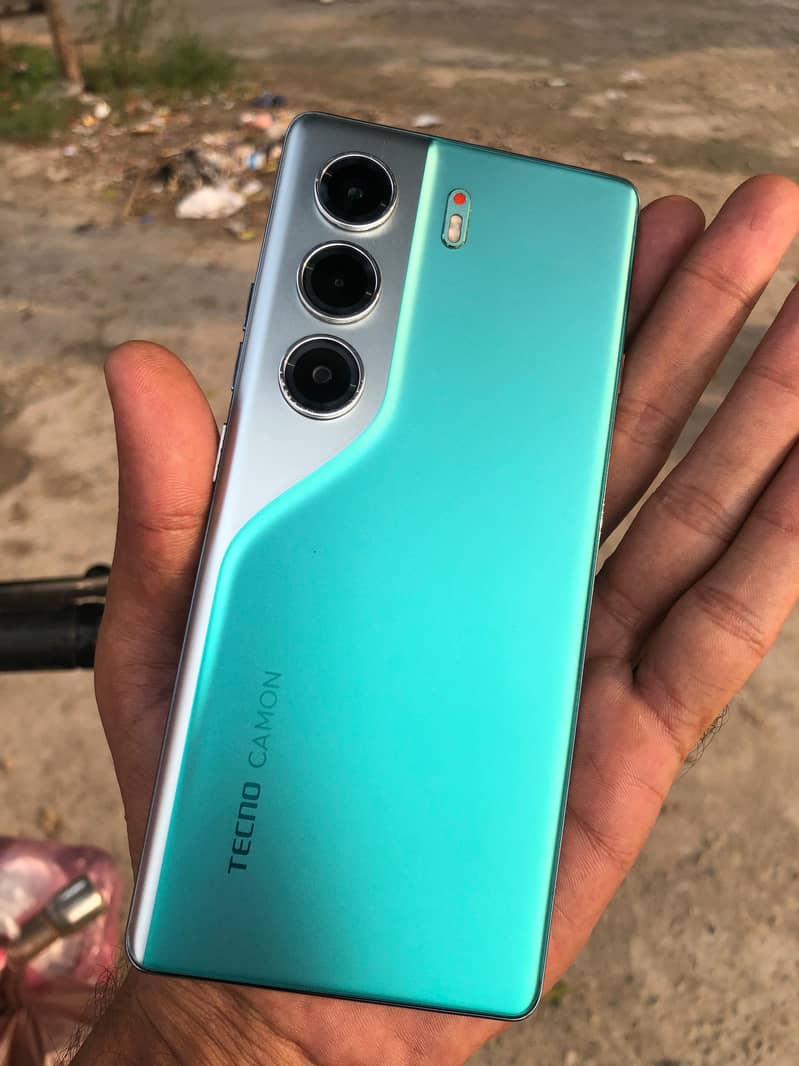 Tecno CAMON 40 Pro 0